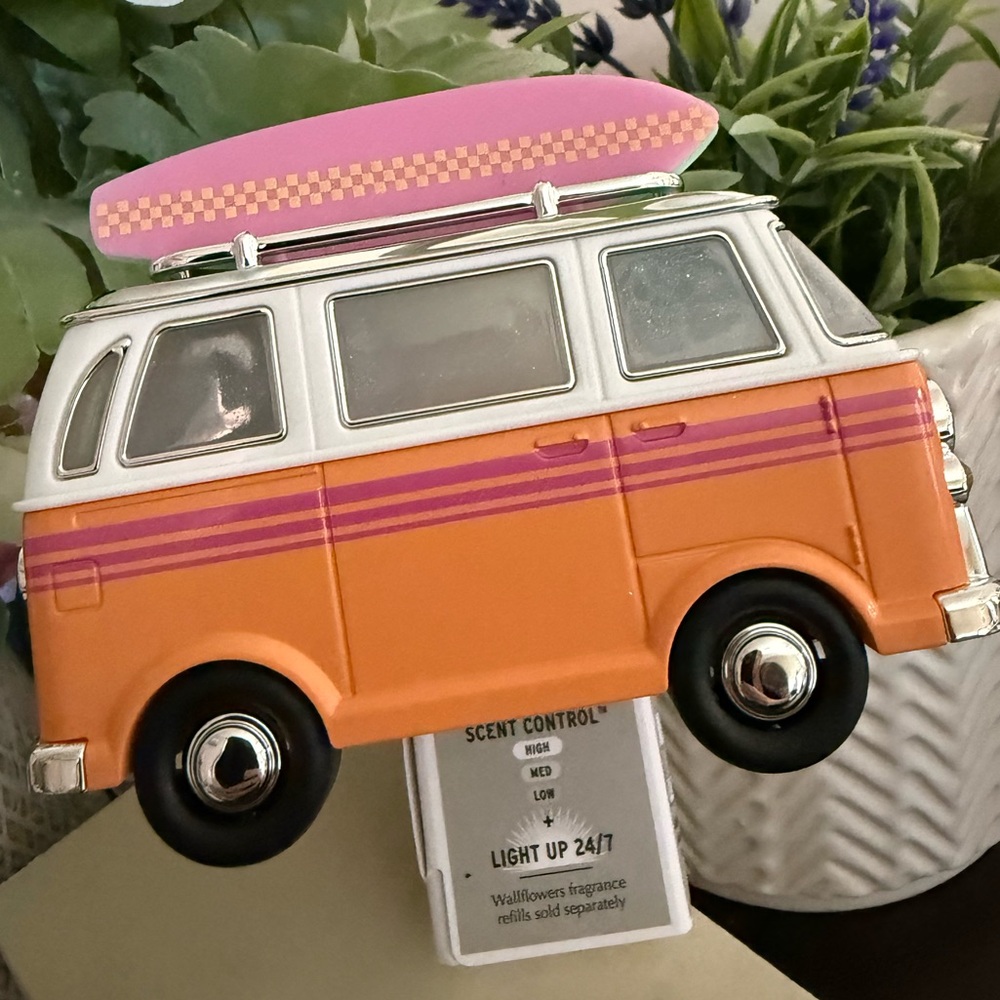 ๐๐ BATH & BODY WORKS LIMITED EDITION โSURF VANโ WALLFLOWERS NIGHTLIGHT. NEW! - Picture 1 of 10